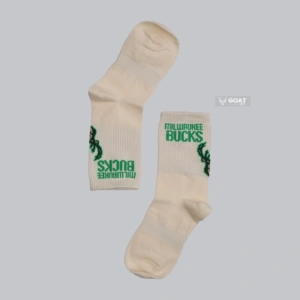 خانه 76 جوراب ساق بلند کرم، طرح Milwaukee Bucks، مناسب استایل ورزشی و اسپرت.